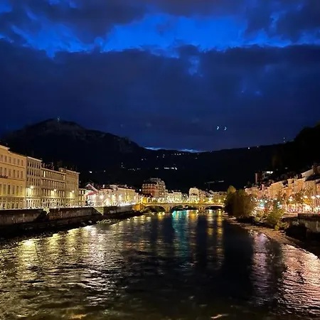 Cosy And Calm In Grenoble City Heart With Free And Large Parking Q-Park Chavant Extérieur photo